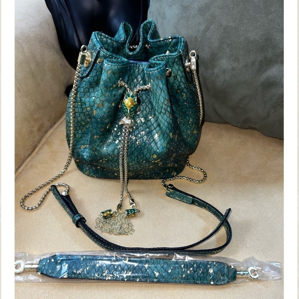 Vegan Leather Green/Gold Snake Print Bucket Bag w/Goldfish Drawstring/Top Handle - Picture 7 of 16